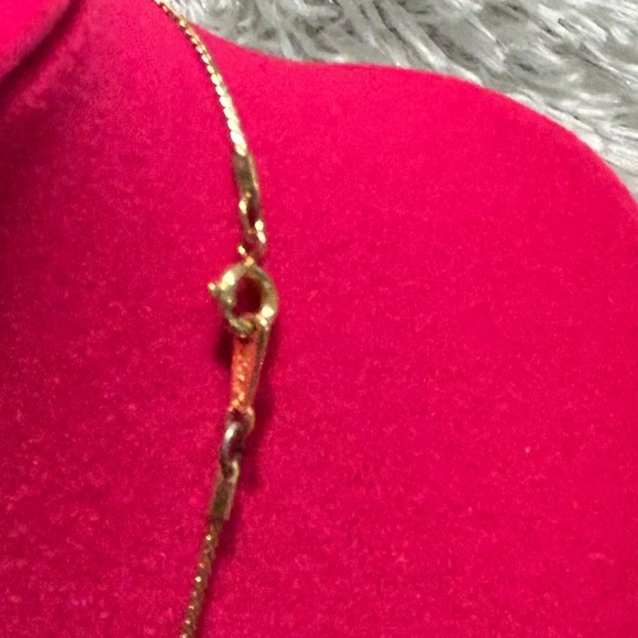 Vintage- Avon “Love Compass”Elegant Gold Necklace with heart shaped figures - Picture 4 of 4